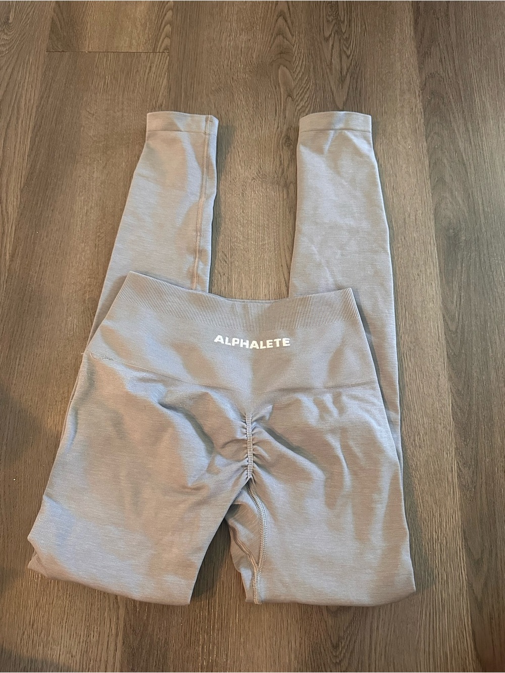 Alphalete amplify High-Waist Scrunch Leggings - Light Gray